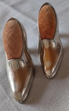 2 antike Nadelkissen aus