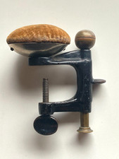 Antike Nähzwinge Nadelkissen